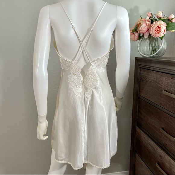 M VS Victoria’s Secret Vintage Embellished Perl White Satin Bride Slip and Robe - Picture 10 of 13